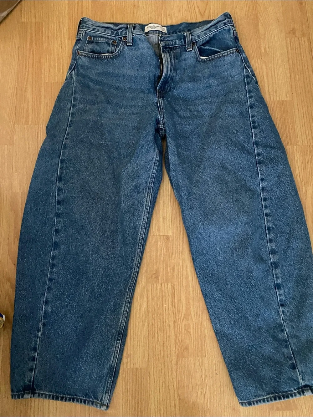 Preowned Abercrombie & Fitch medium Wash barrel Jeans 29 -size 12 Excellent - Picture 1 of 4